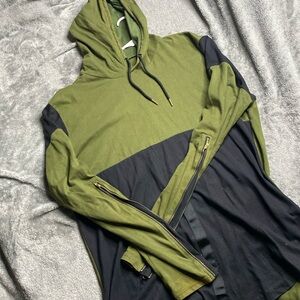 Elongated fishtail hoodie